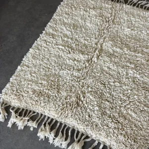 Beni Ouarain Fluffy rug 153×130 cm